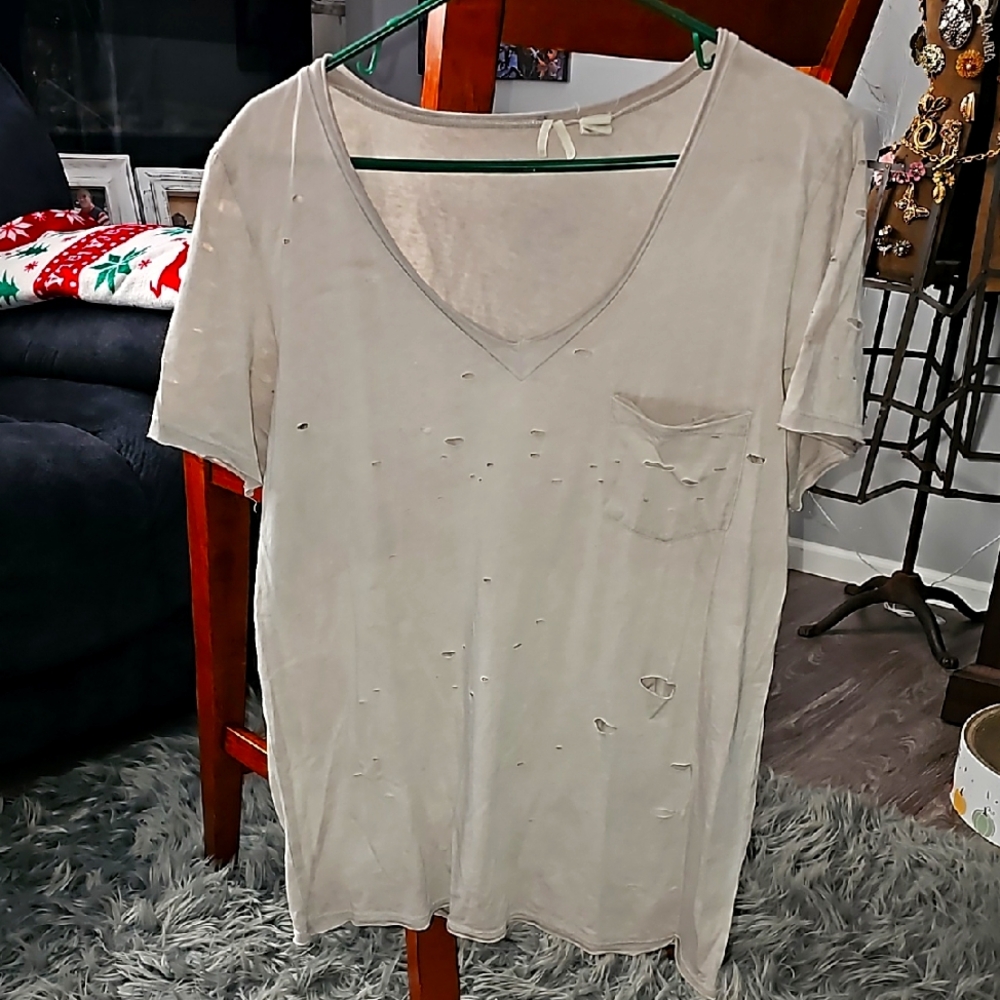 BKE womens distressed vneck tshirt!! Sz Medium. Super cute